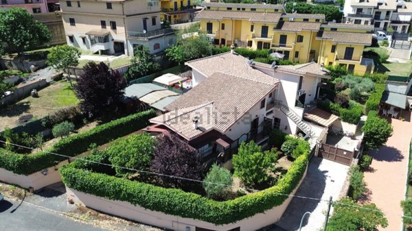 casa indipendente in vendita a Labico in zona Colle Spina