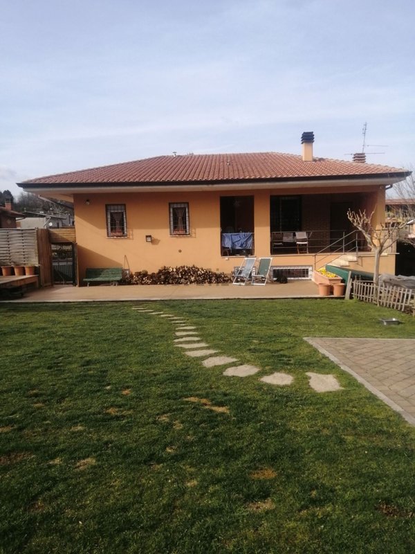 esavano in vendita a Labico in zona Colle Spina