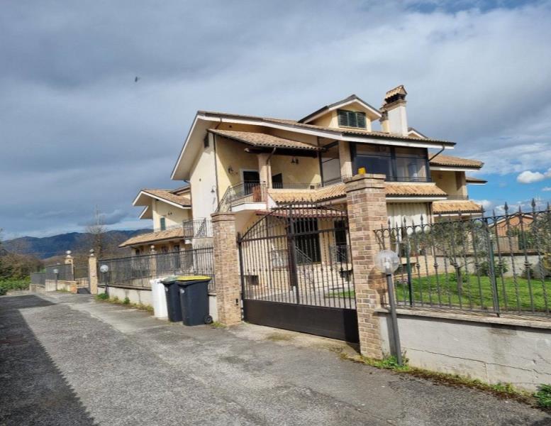 casa indipendente in vendita a Labico