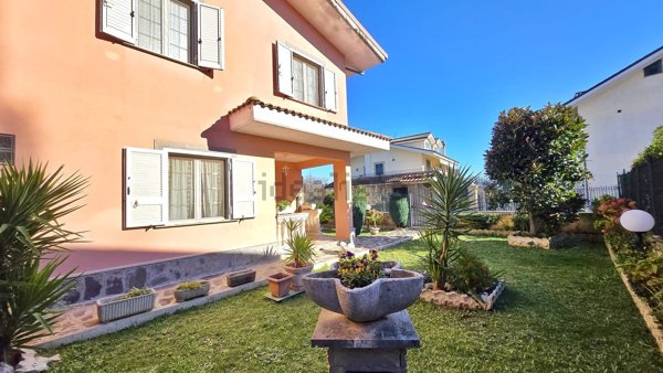 casa indipendente in vendita a Labico