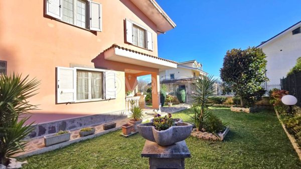 casa indipendente in vendita a Labico