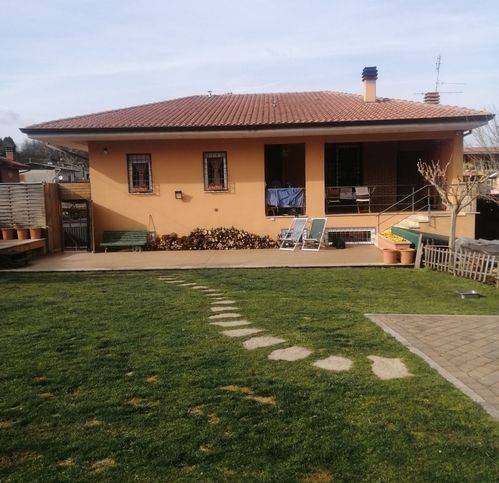 casa indipendente in vendita a Labico in zona Colle Spina