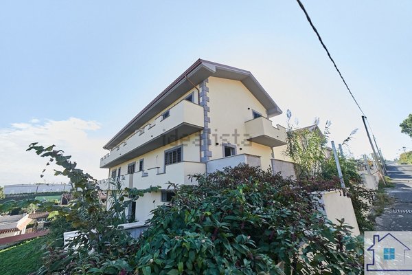 pentavano in vendita a Labico in zona Colle Spina