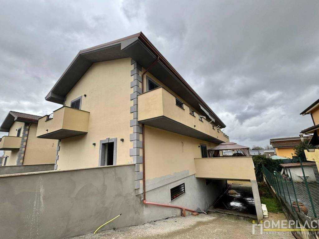 casa indipendente in vendita a Labico in zona Colle Spina