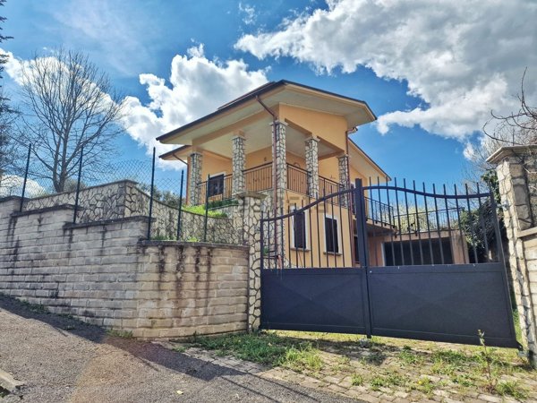 casa indipendente in vendita a Labico in zona Colle Spina