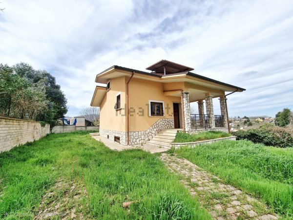 casa indipendente in vendita a Labico in zona Colle Spina