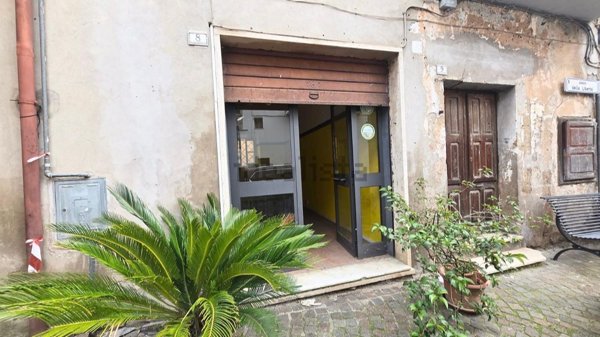 locale commerciale in vendita a Labico