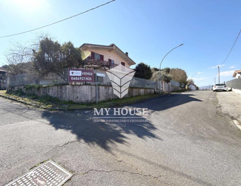 casa indipendente in vendita a Labico in zona Colle Spina