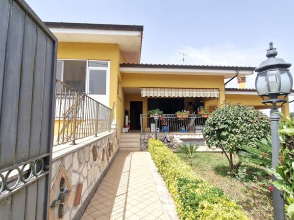 casa indipendente in vendita a Labico in zona Colle Spina