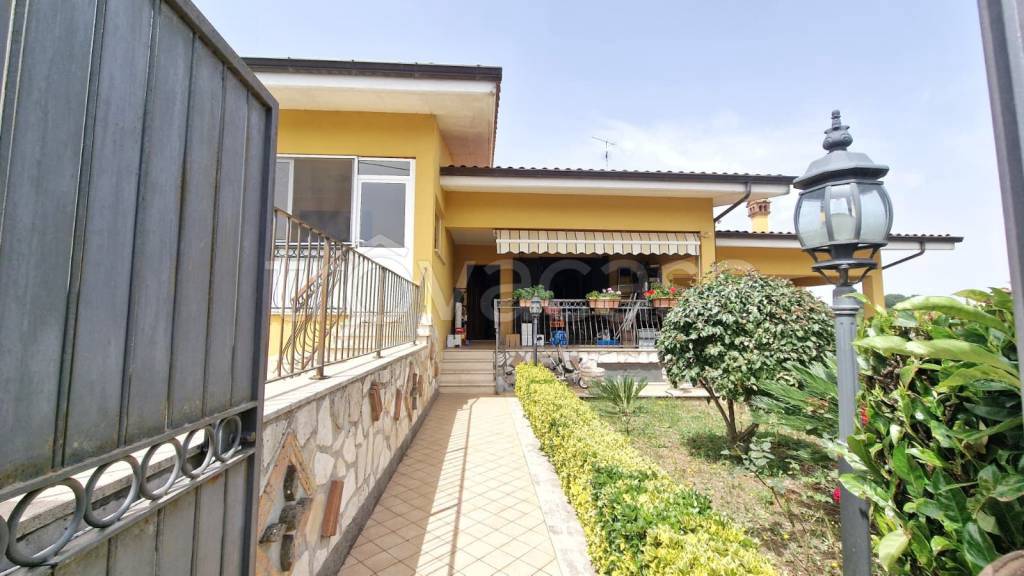 casa indipendente in vendita a Labico in zona Colle Spina