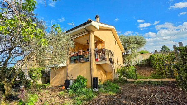 casa indipendente in vendita a Labico in zona Colle Spina