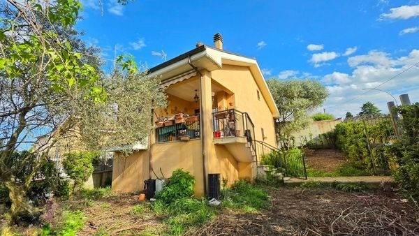 casa indipendente in vendita a Labico in zona Colle Spina