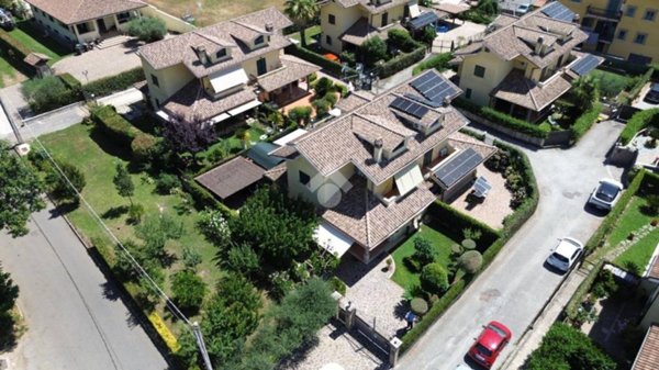 casa indipendente in vendita a Labico