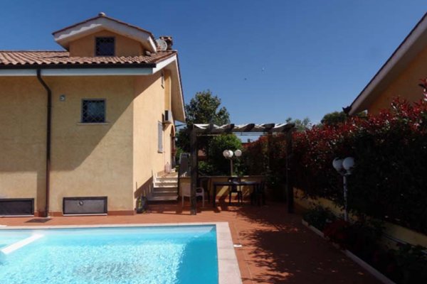 casa indipendente in vendita a Labico