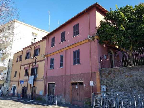 locale commerciale in vendita a Lanuvio