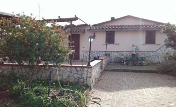 casa indipendente in vendita a Lanuvio