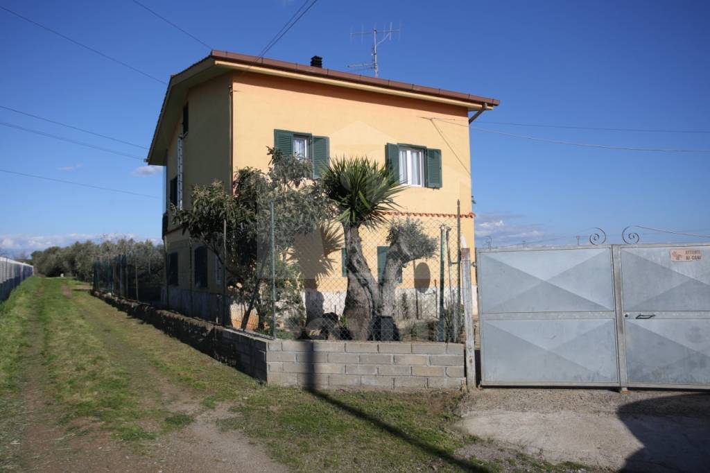 casa indipendente in vendita a Lanuvio in zona Pietrara