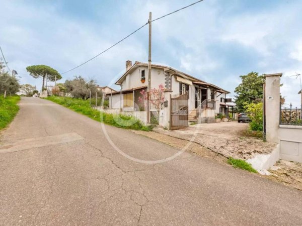 casa indipendente in vendita a Lanuvio in zona Stragonello