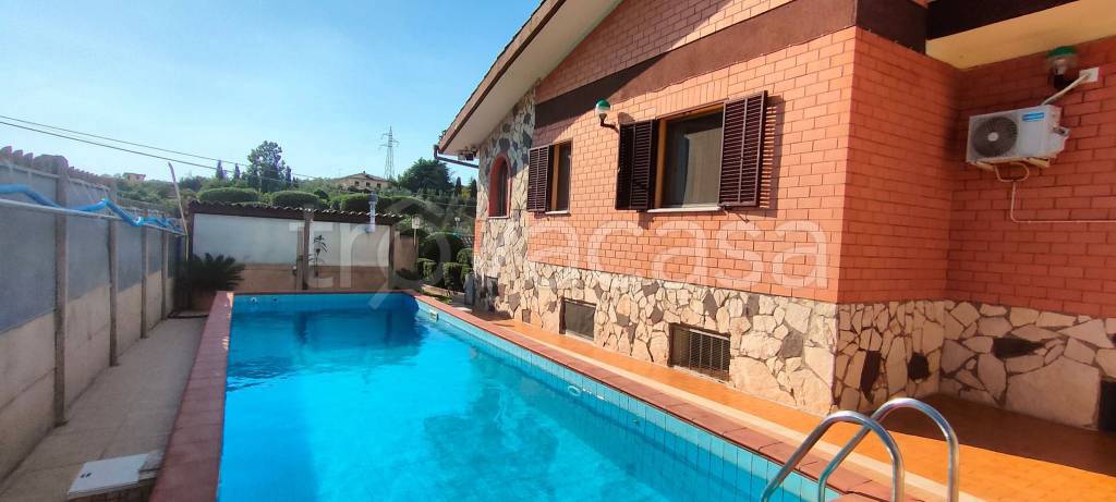 casa indipendente in vendita a Lanuvio in zona Stragonello