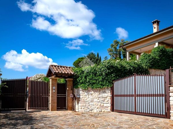 casa indipendente in vendita a Lanuvio