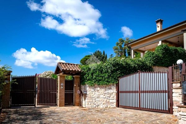 casa indipendente in vendita a Lanuvio