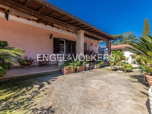 casa indipendente in vendita a Lanuvio in zona Pietrara