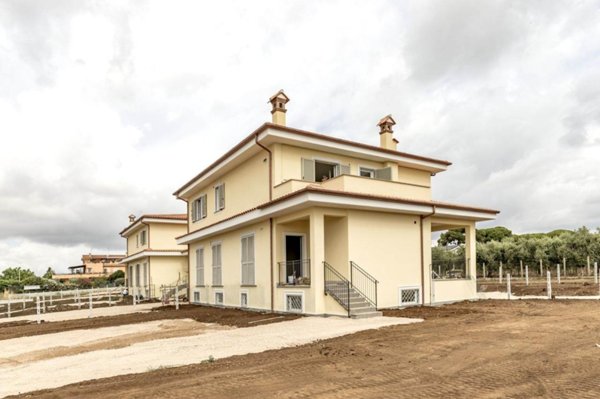 casa indipendente in vendita a Lanuvio