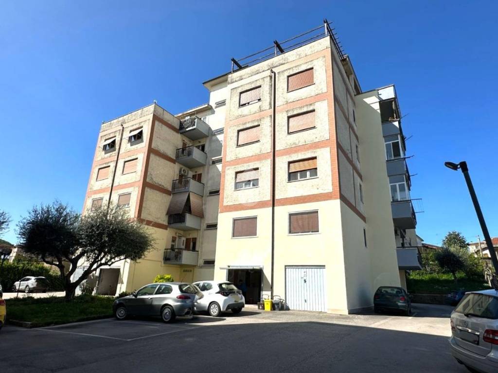 appartamento in vendita a Lanuvio in zona Bellavista
