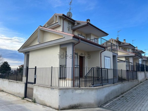 pentavano in vendita a Lanuvio