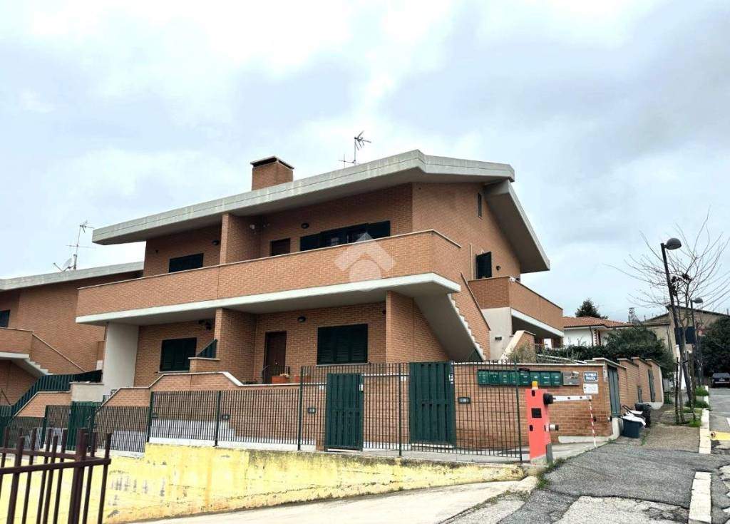 casa indipendente in vendita a Lanuvio