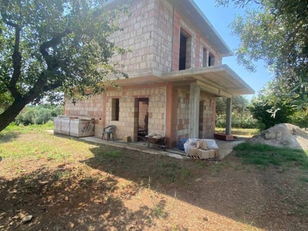 casa indipendente in vendita a Lanuvio