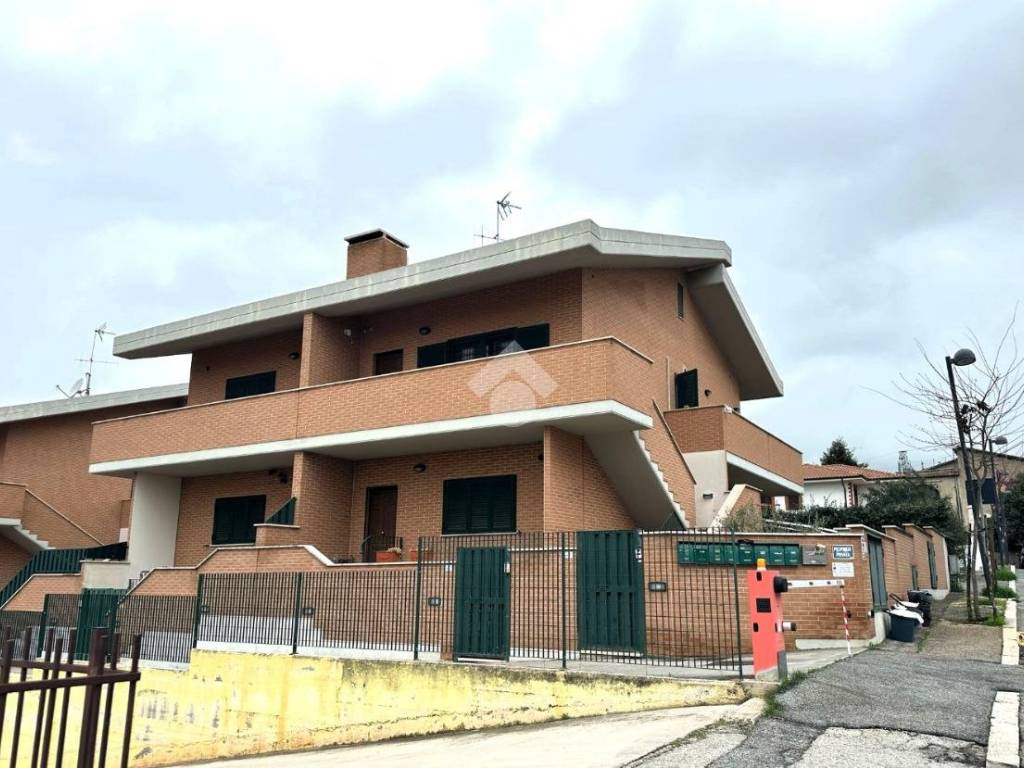 casa indipendente in vendita a Lanuvio