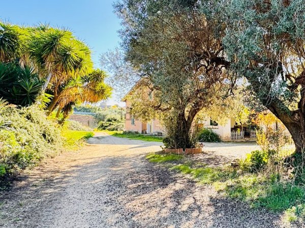 casa indipendente in vendita a Lanuvio