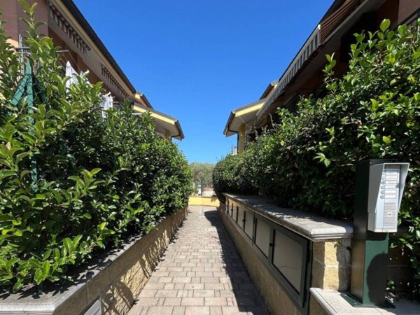 appartamento in vendita a Lanuvio in zona Bellavista