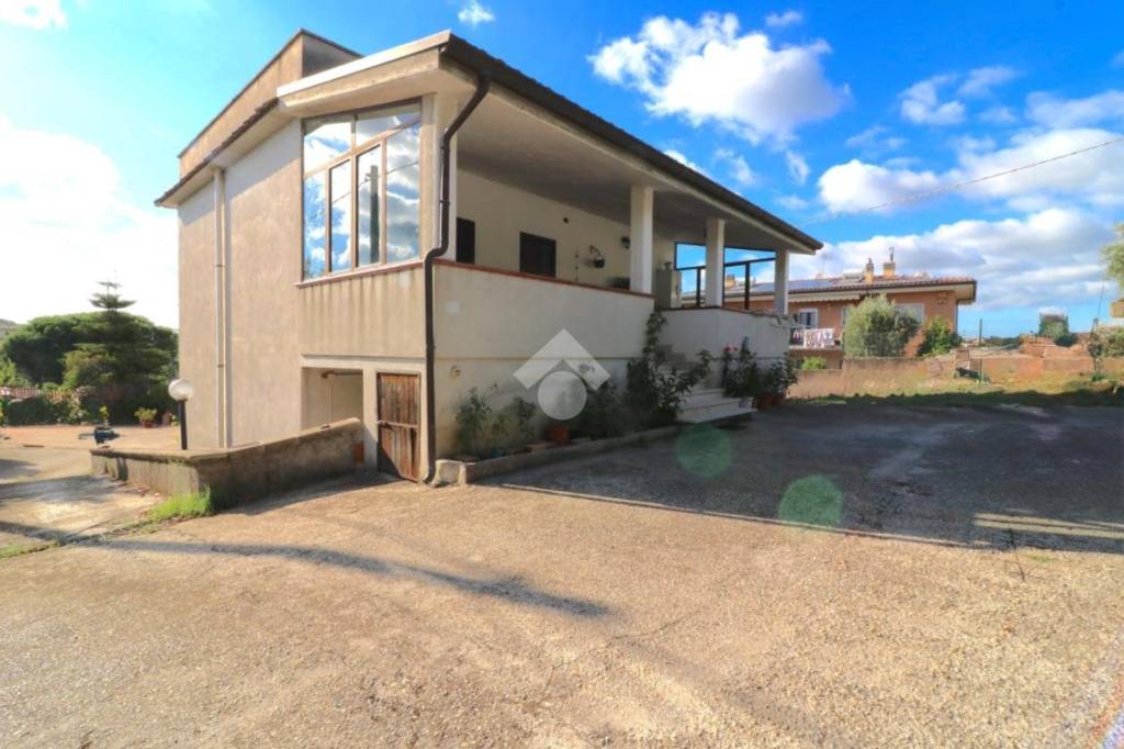 casa indipendente in vendita a Lanuvio