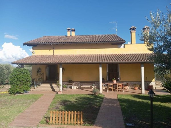 casa indipendente in vendita a Lanuvio in zona Malcavallo