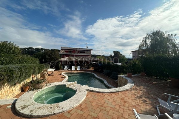 casa indipendente in vendita a Lanuvio