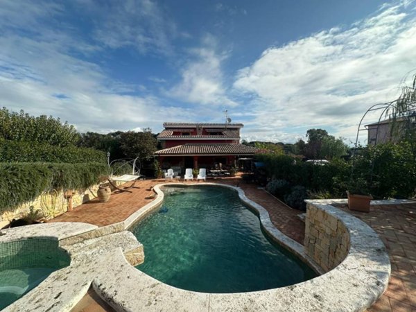 casa indipendente in vendita a Lanuvio