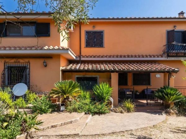casa indipendente in vendita a Lanuvio