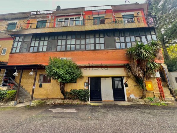 locale di sgombero in vendita a Lanuvio