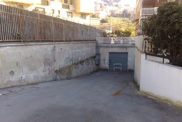 locale di sgombero in vendita a Lanuvio