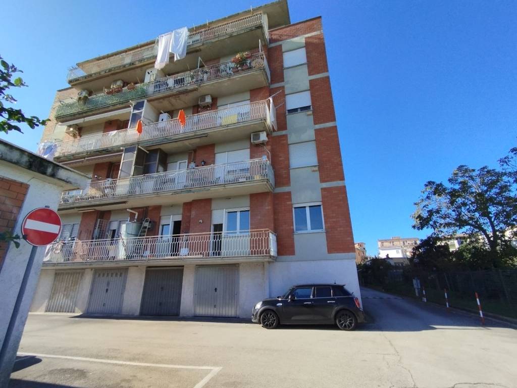 appartamento in vendita a Lanuvio in zona Bellavista