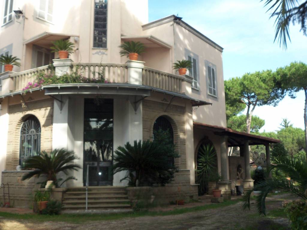 casa indipendente in vendita a Lanuvio