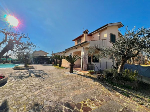 casa indipendente in vendita a Lanuvio