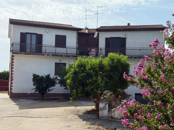casa indipendente in vendita a Lanuvio