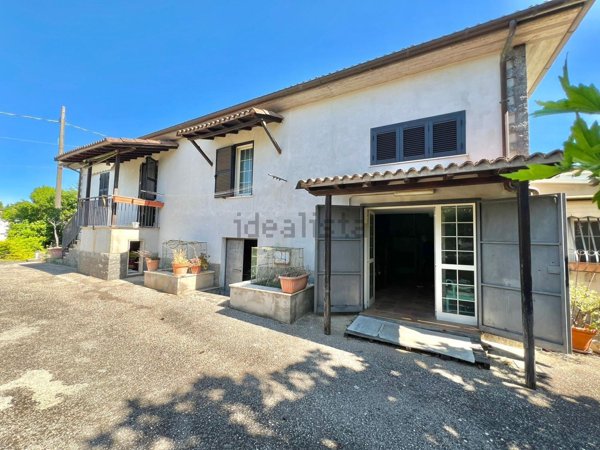 casa indipendente in vendita a Lanuvio in zona Stragonello