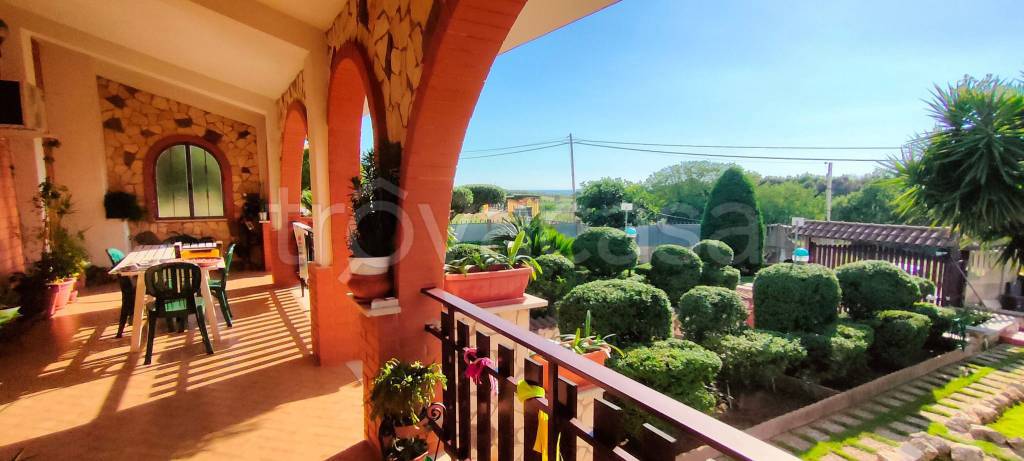 casa indipendente in vendita a Lanuvio in zona Stragonello