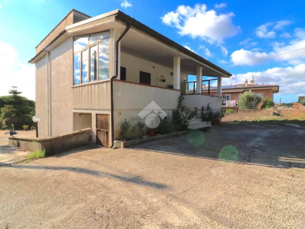 casa indipendente in vendita a Lanuvio