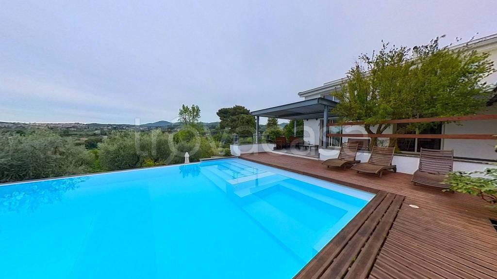 casa indipendente in vendita a Lanuvio