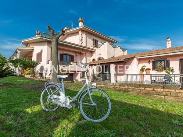 casa indipendente in vendita a Lanuvio